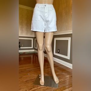 Worn once!🤩Levis!😎white denim shorts! size–6/w-28